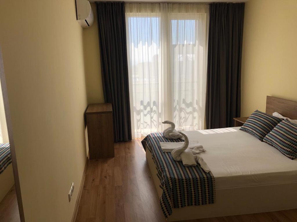 Flora Beach Private Aparthotel Pomorie Exterior foto